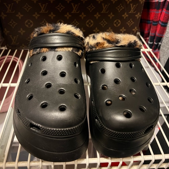 Non Crocs - Picture 2 of 5